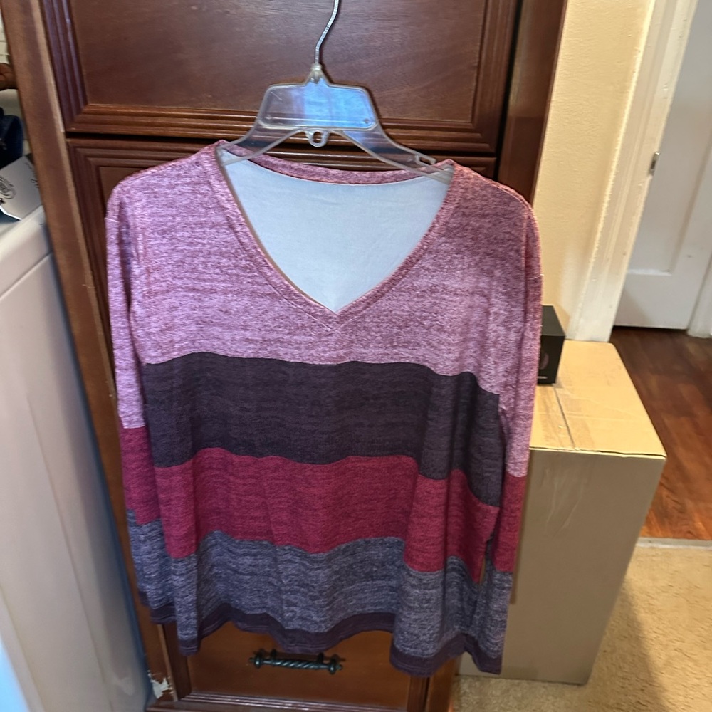 NWOT Women’s Striped Long Sleeve V-Neck Top – Size 2XL